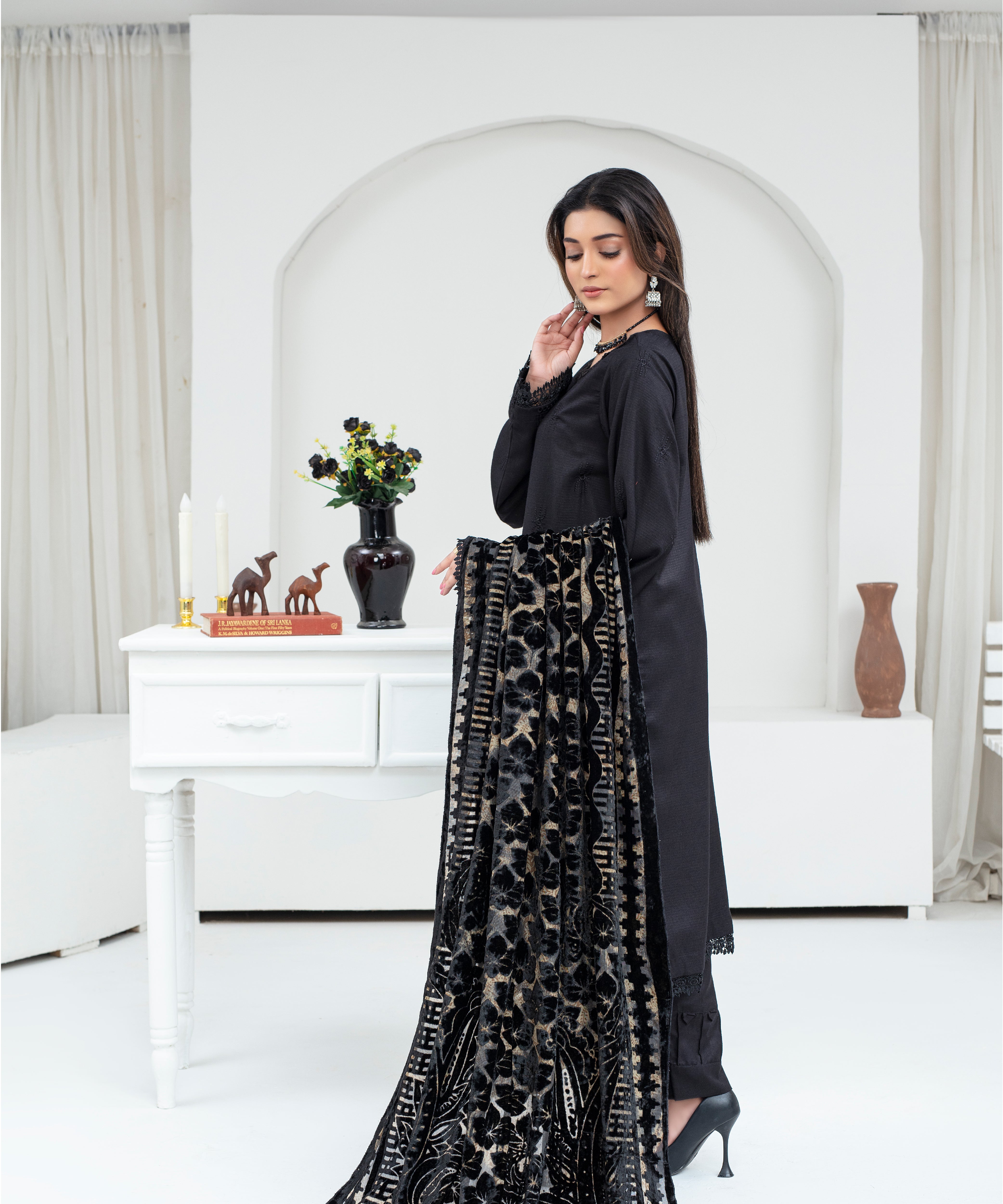 Dhanak 3PC Chikankari Embroidered Shirt with Luxurious Velvet Plachi Shawl – ZC2107