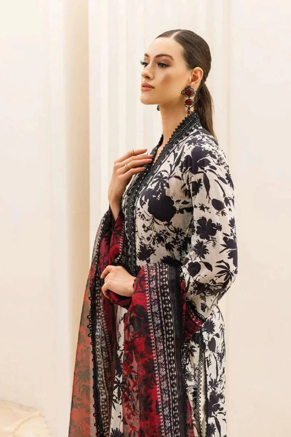 Zainab Chottani 3PC Karandi Printed Shirt with Karandi Printed Dupatta – ZC816