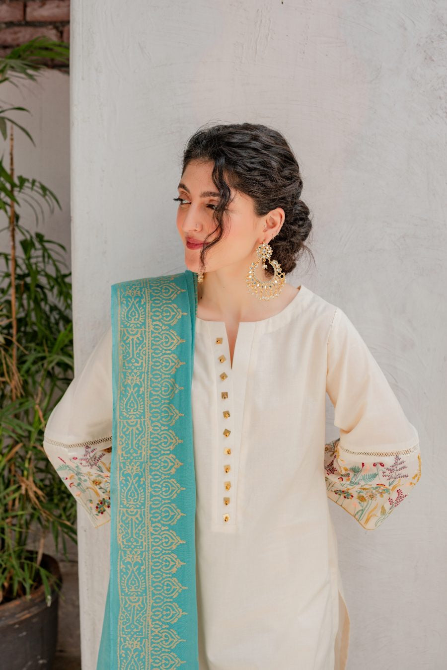 Khaddar Luxe 3PC Embroidered Unstitched Dress – ZC624
