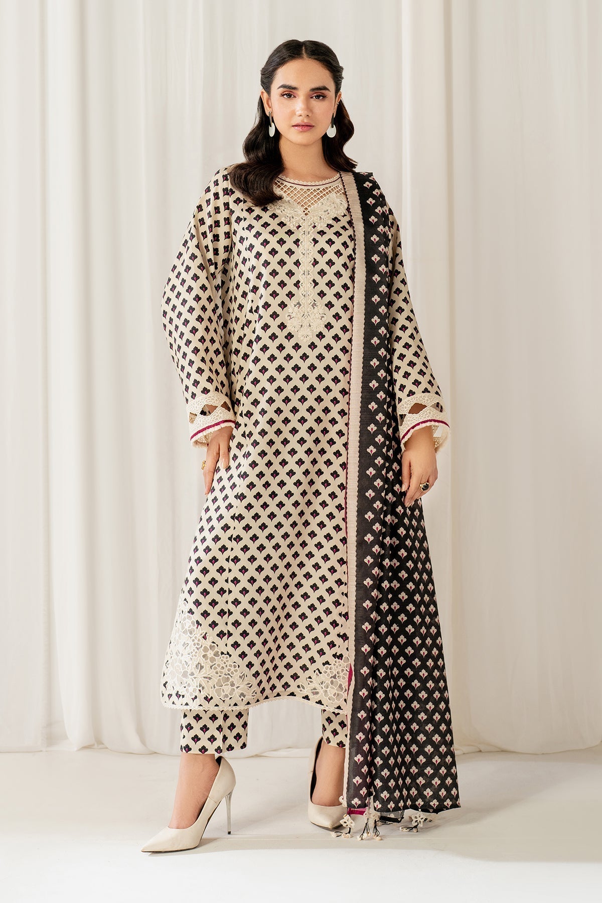 Baroque 3PC Karandi Printed Shirt with Karandi Printed Dupatta and Trouser – ZC1703