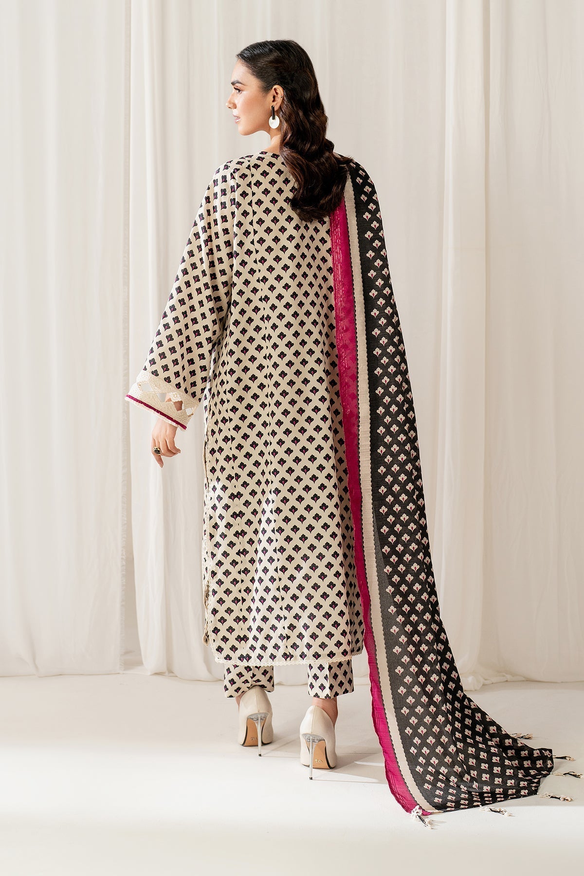 Baroque 3PC Karandi Printed Shirt with Karandi Printed Dupatta and Trouser – ZC1703