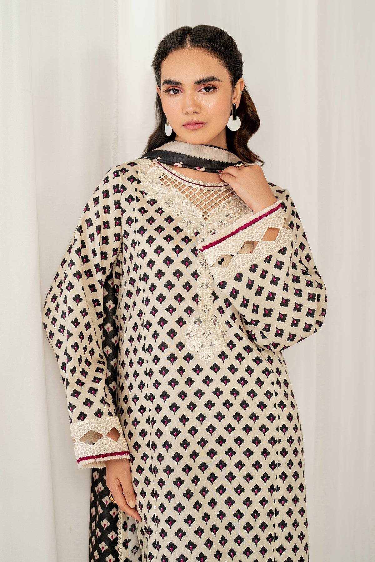 Baroque 3PC Karandi Printed Shirt with Karandi Printed Dupatta and Trouser – ZC1703