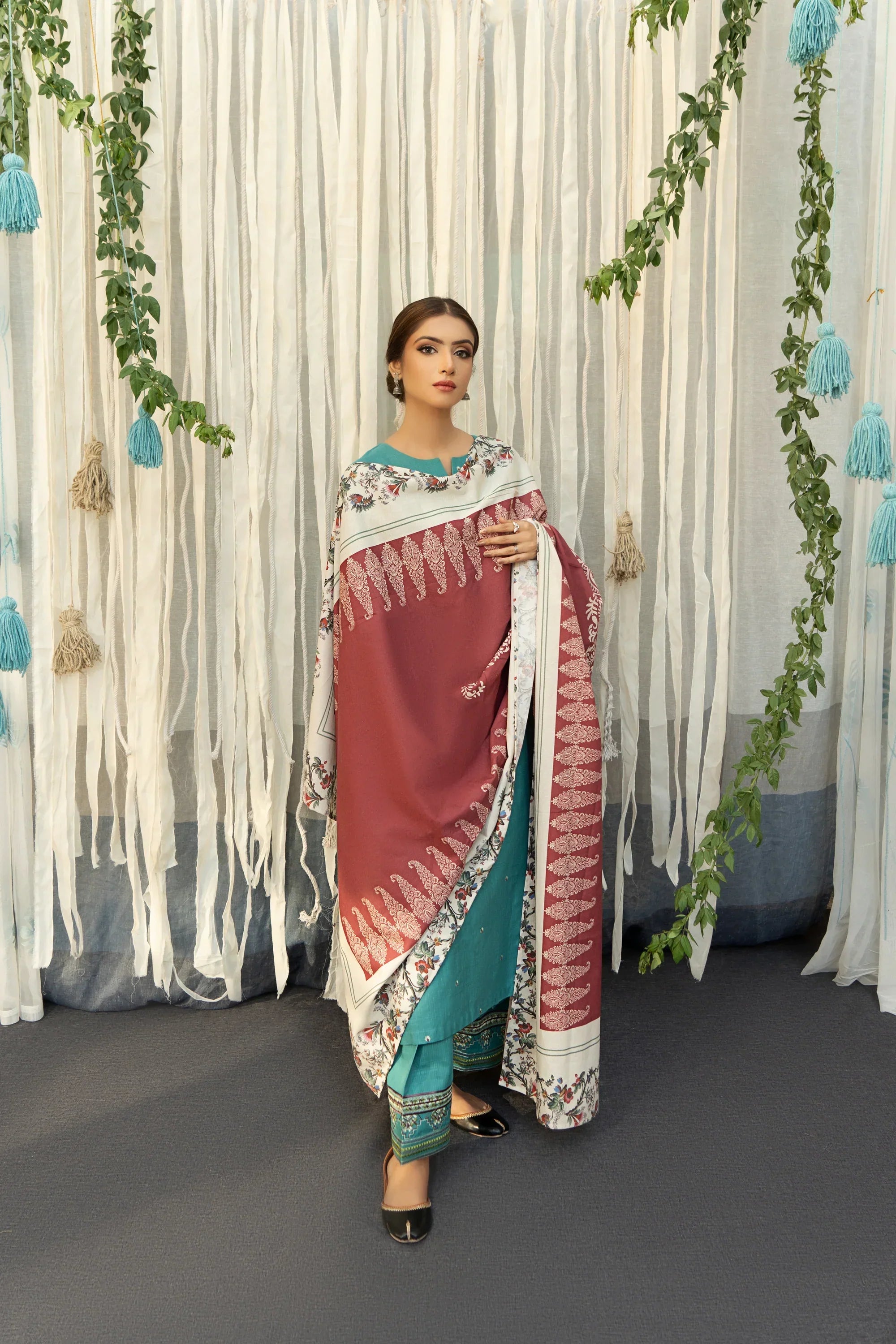 URGE Lawn 3PC Embroidered – ZC305