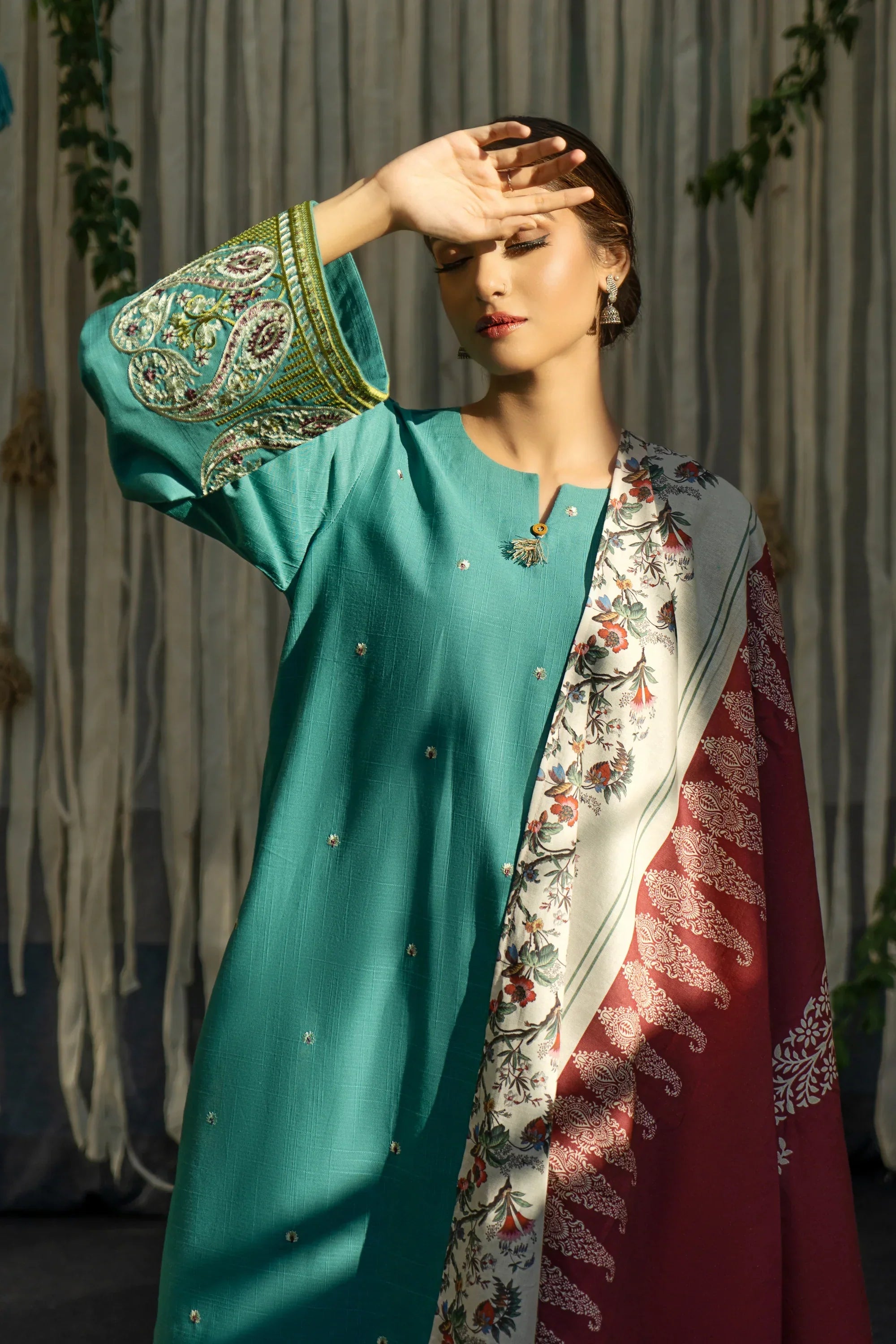 URGE Lawn 3PC Embroidered – ZC305