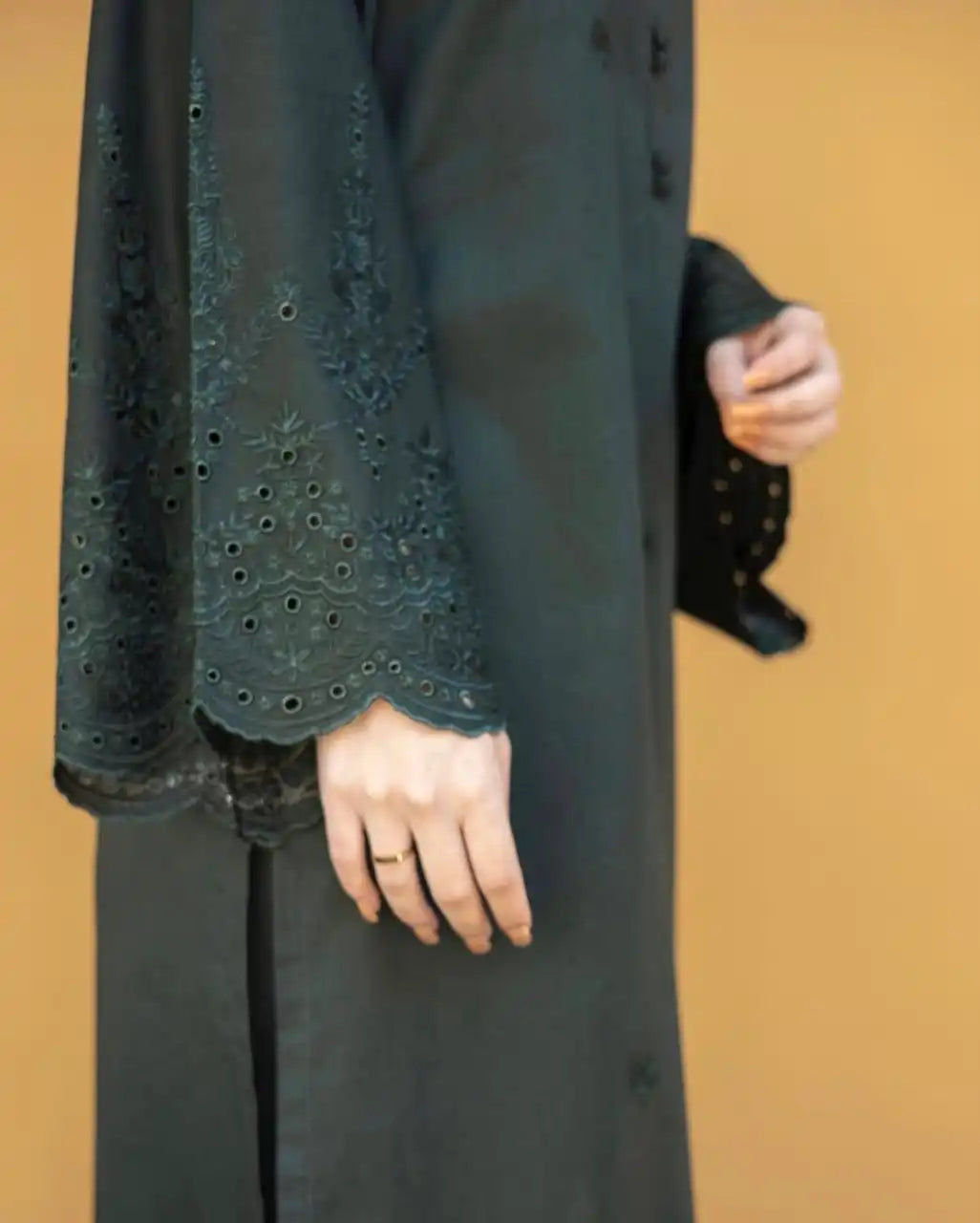 Dhanak 3PC Embroidered Shirt with Chiffon Plain Dyed Dupatta – ZC361