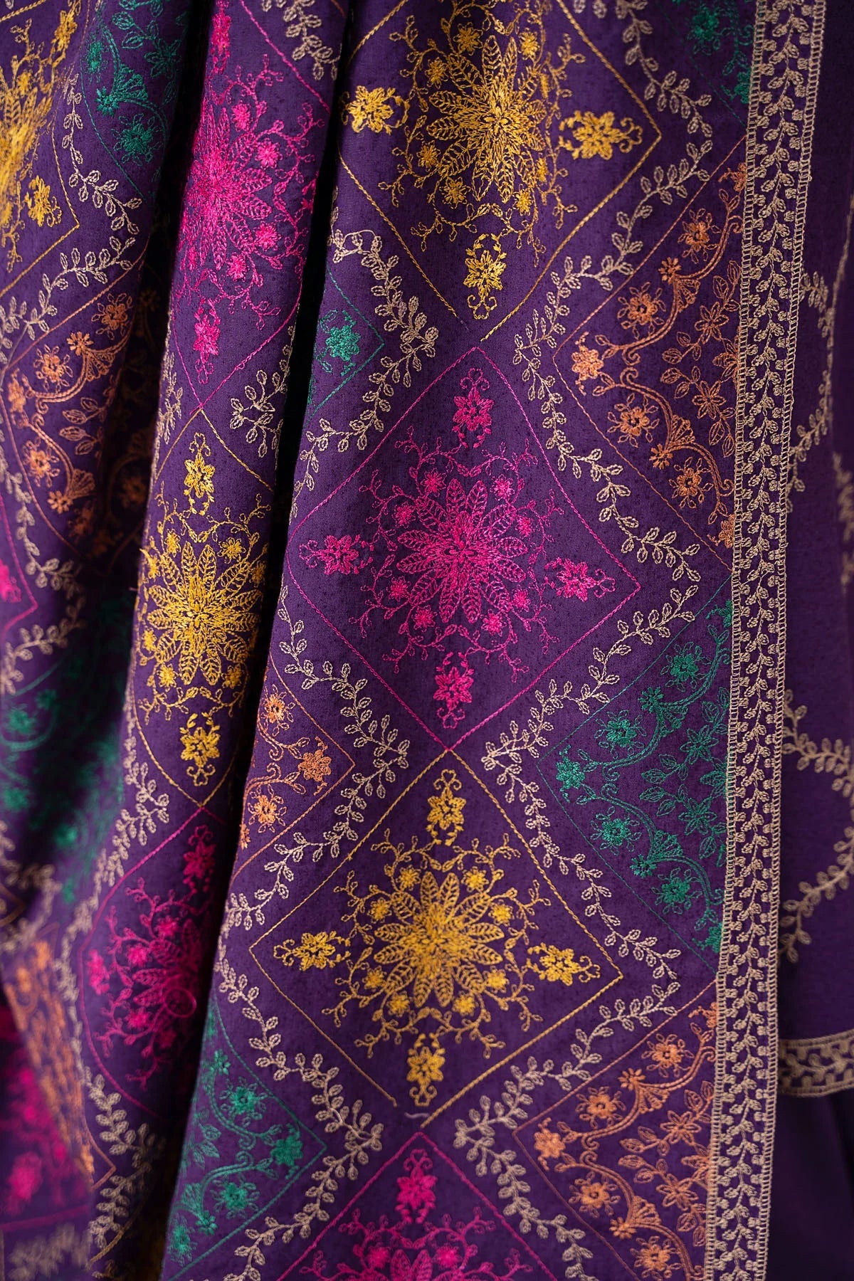 Kayseria Dhanak 3PC Embroidered Suit with Embroidered Dhanak Shawl – ZC102